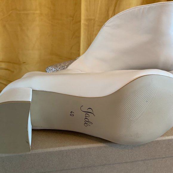 white leather booties size 10 wide-width - Picture 2 of 6